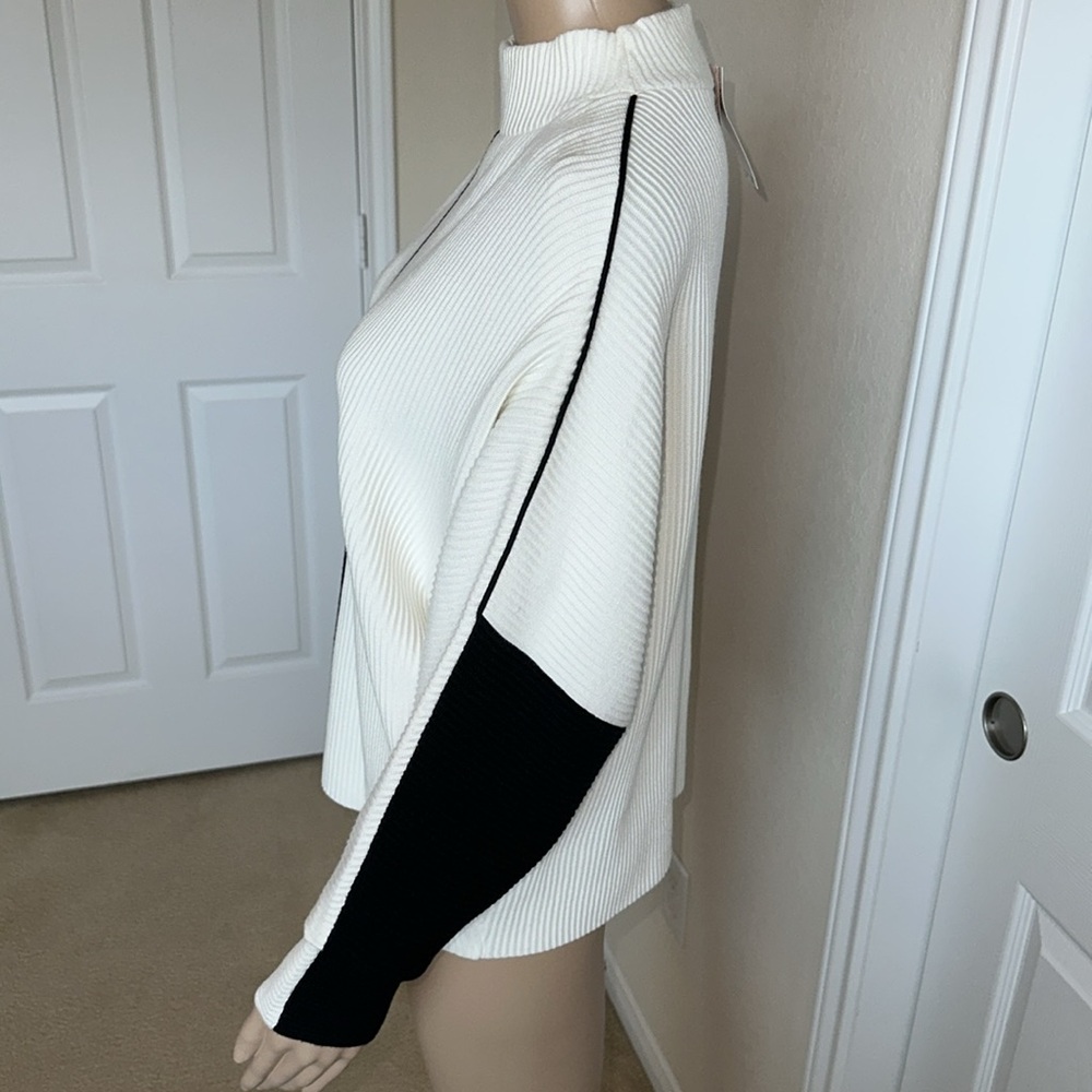 NWT Philosophy White Sweater with Black Detailing Zs.L - Picture 4 of 14